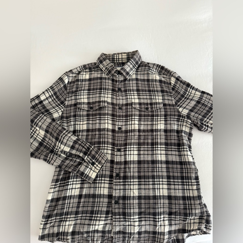 American Eagle Outfitters Black and White Casual Button Down Shirt